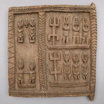 SKÅPSDÖRR, skuret trä, möjligen Dogon, Mali, Afrika.