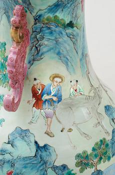 PRAKTVAS, porslin. Sen Qing dynastin.