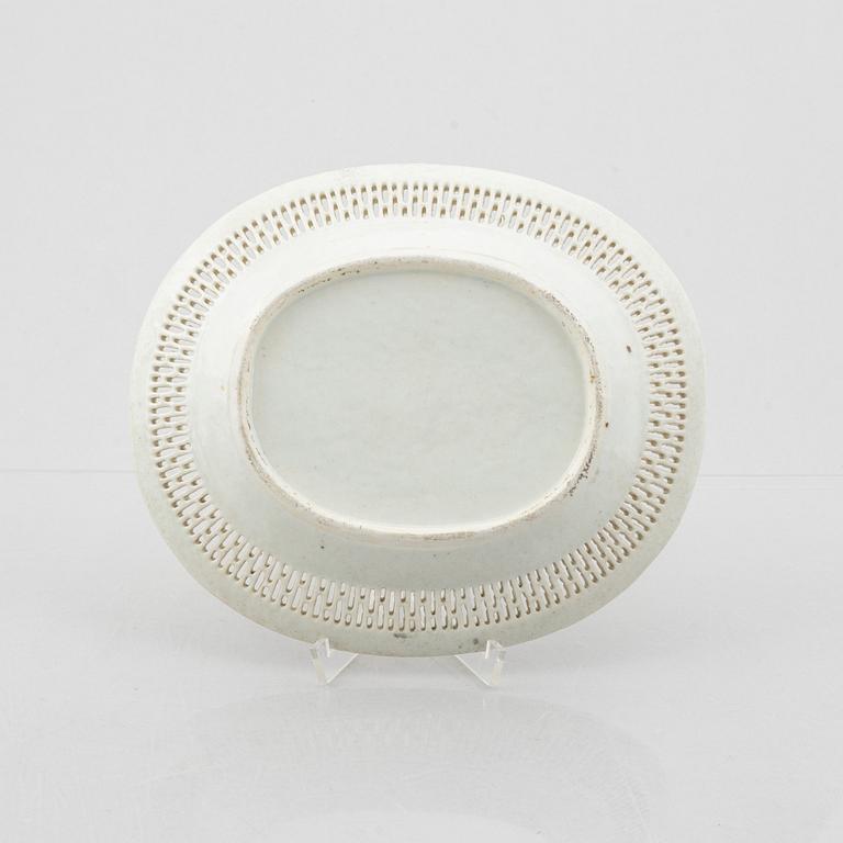 A porcelain dish, Canton, China, 19th Century.