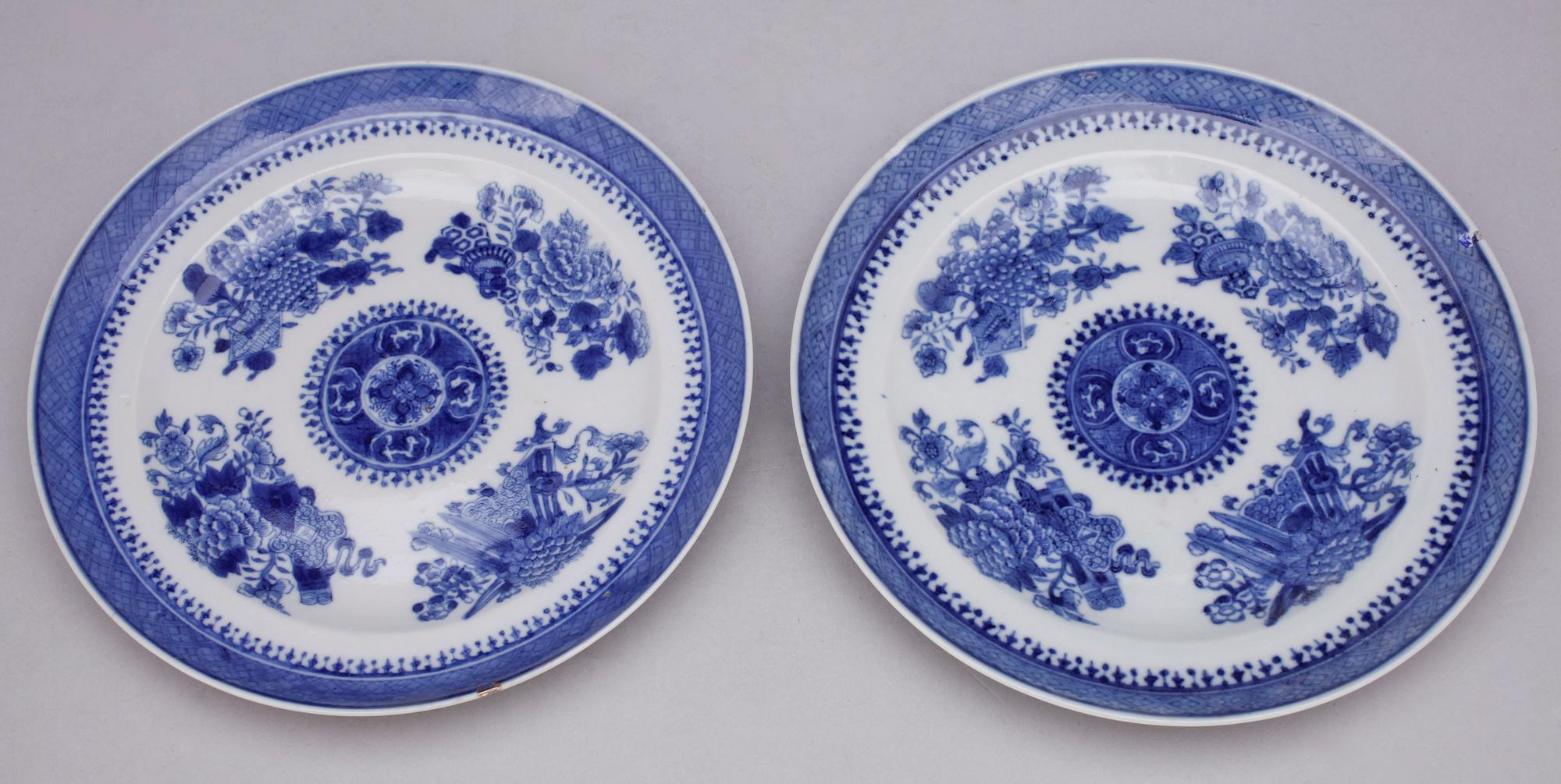 TALLRIKAR, ett par, Qingdynastin, Jiaqing, Kina 1700-tal.