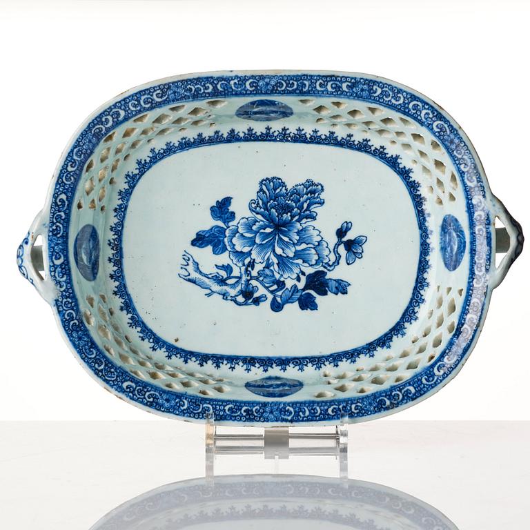 A blue and white oval chesnut basket, Qing dynasty, Qianlong (1736-95).