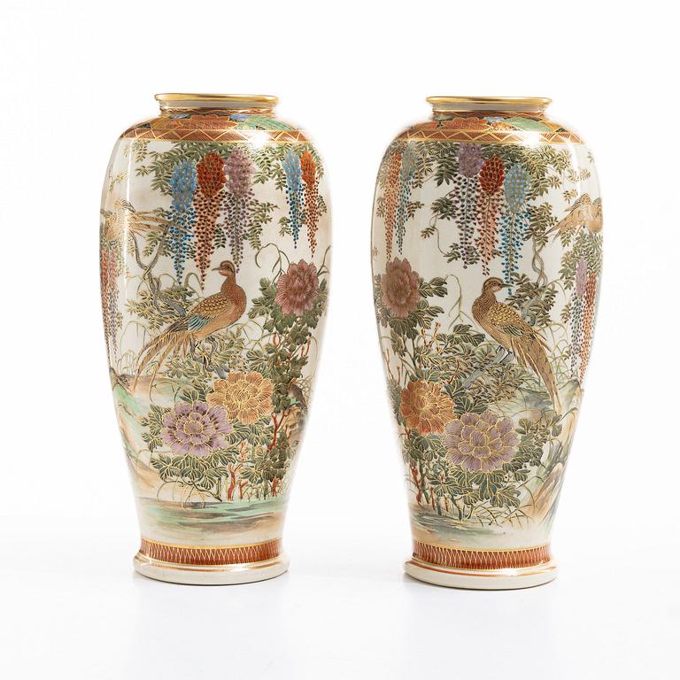 A pair of Japanese Satsuma vases, 20th century. Signed.