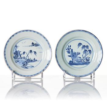 A set of twelve Chinese export porcelain dessert dishes, Qing dynasty, Qianlong and Jiaqing, 18/19th century.