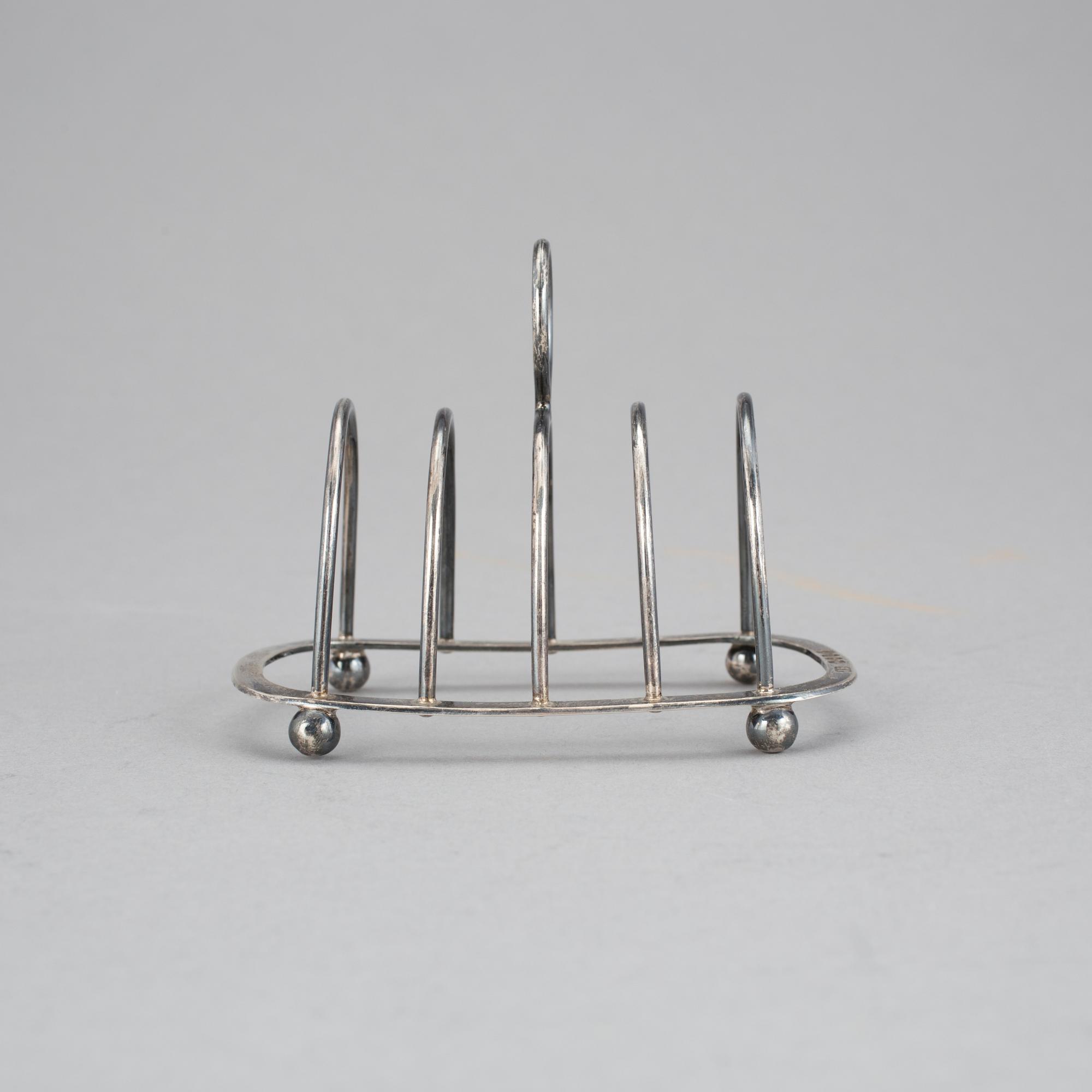 BRÖDSTÄLL, s k Toast rack, silver, London, 1887-88-tal. Vikt 64 g.