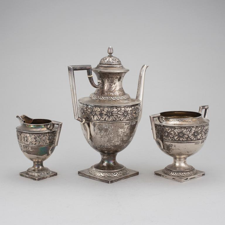 KAFFESERVIS, 3 delar, silver, empirestil, A. Nilsson, Lund 1908-1917. Tot ca 1196 gram.