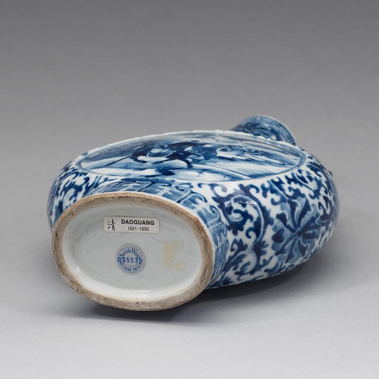 A blue and white moonflask, Qing dynasty, 19th Century.