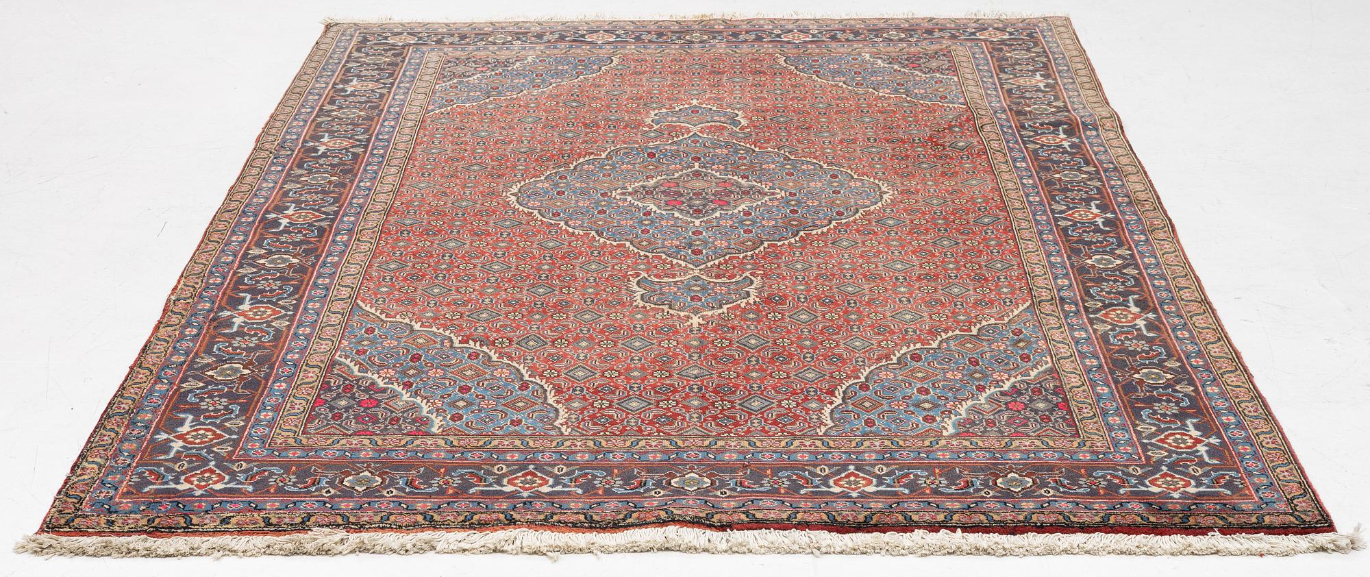 An Ardabil carpet approx. 295 x 200 cm.