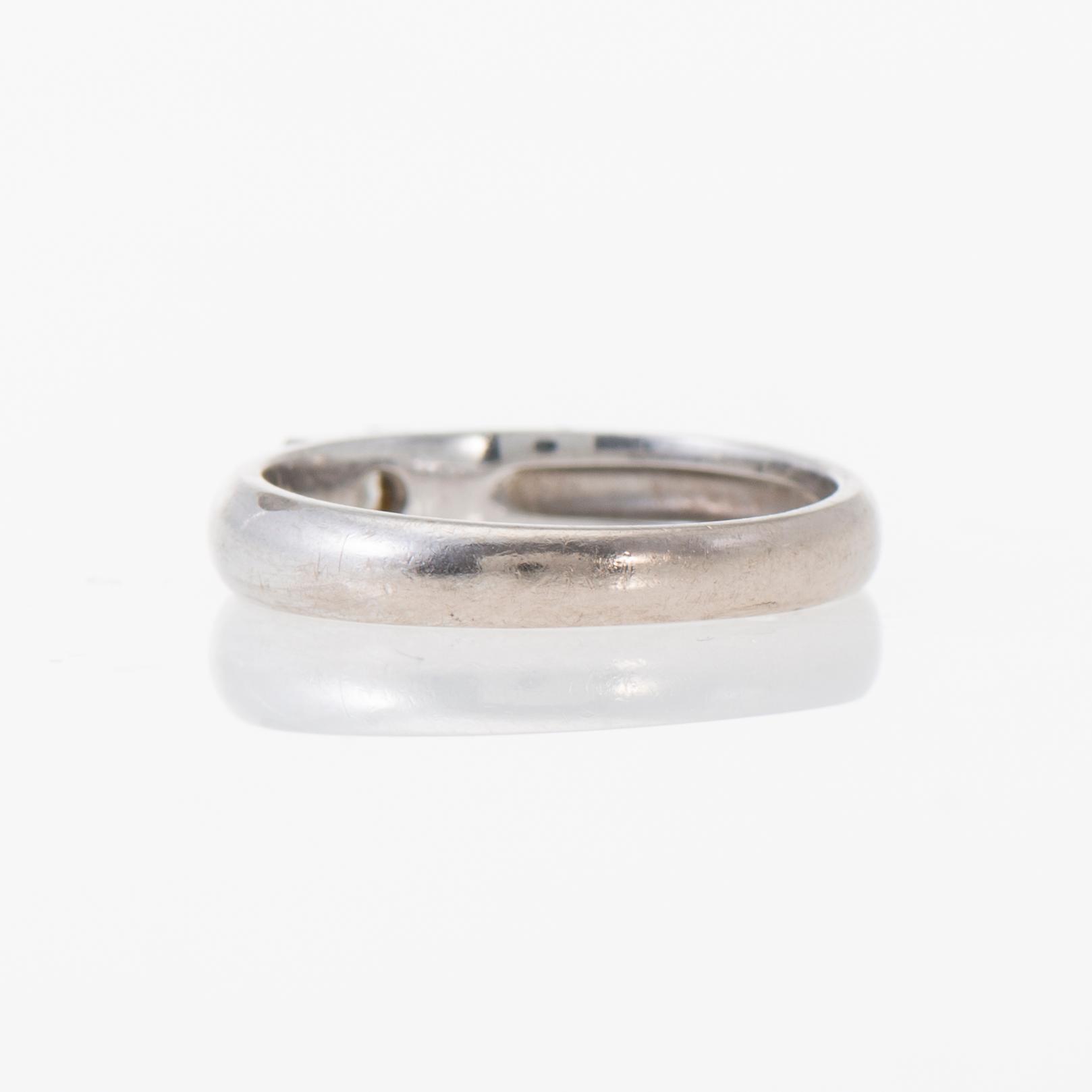 RING, 18K vitguld, prinsesslipad diamant. Kultajousi, Helsingfors 2006. Vikt ca 3,3 g.