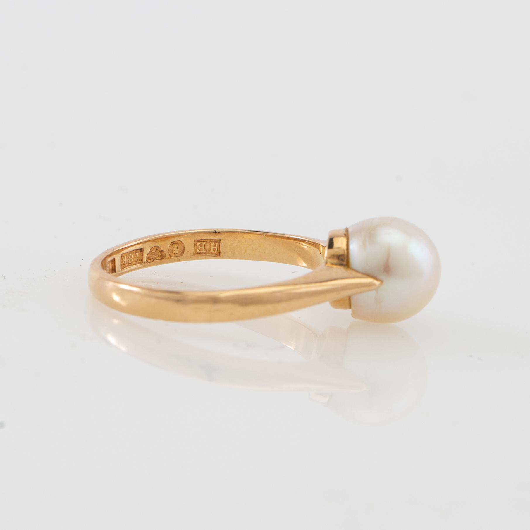 Ring, 18K gold and pearl, Stigbert, Stockholm, 1964.
