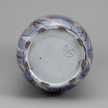 VAS, lergords, "2586", Ingrid Atterberg, Upsala Ekeby, 1900-talets mitt.