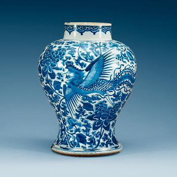 A blue and white vase, Qing dynasty, Kangxi (1662-1722).