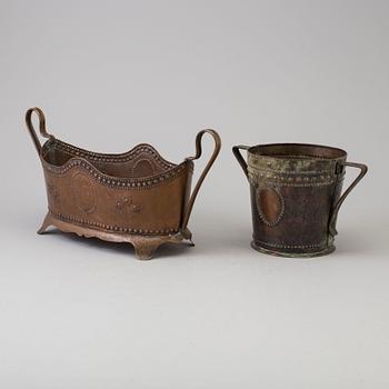 A COPPER JARDINIERE AND FLOWER POT, early 20th century.