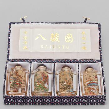 FLAKONGER, 4 st, glas, Kina, 1900-talets andra hälft.