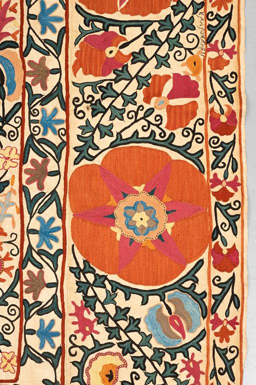 Broderi, antik Uzbekistan suzani, ca 244 x 145 cm.