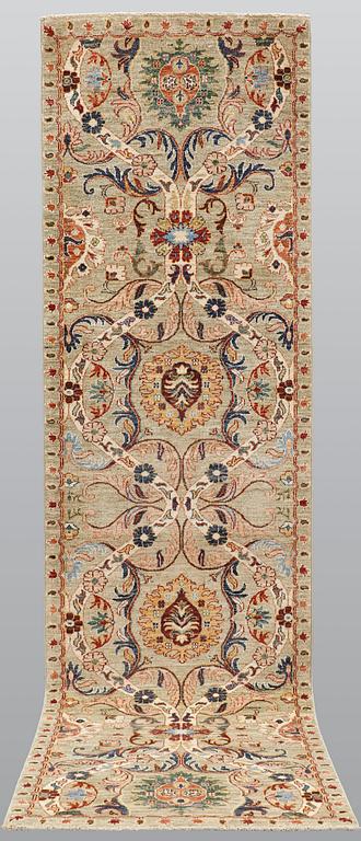 A runner, Zieglar design, ca 297 x 82 cm.
