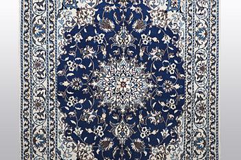 Matta, Nain, part silk, 9 LAA, ca 203 x 147 cm.