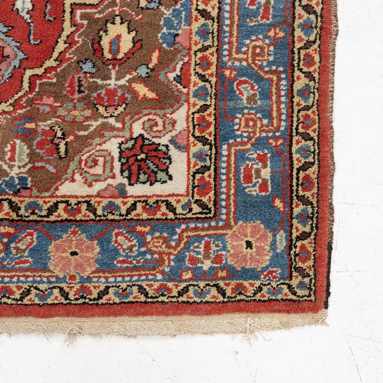 A semi-antique Dozan rug, 161 x 105 cm.