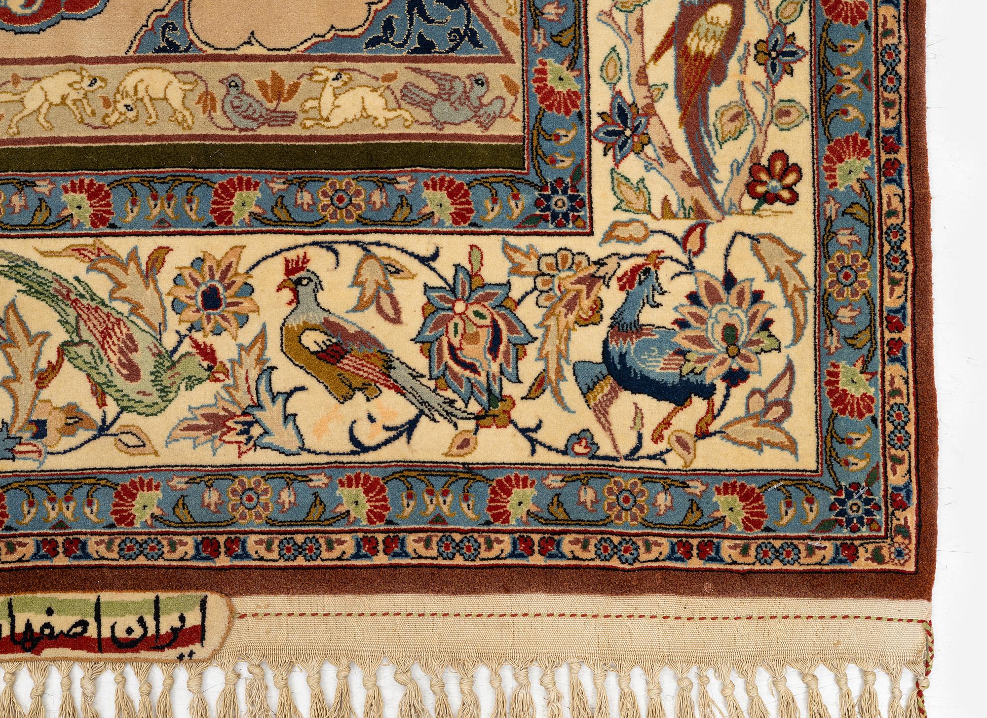 An Isfahan rug, Central Persia, c. 162 x 104 cm.