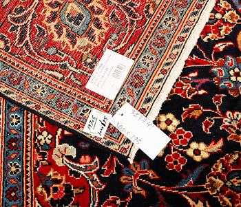 A Kashan carpet. a. 300 x 195 cm.
