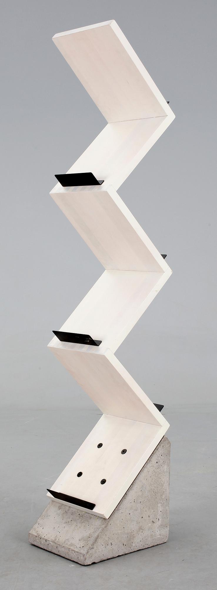 TIDSKRIFTSHYLLA, "Zink", Jonas Bohlin, Källemo AB, Värnamo. Sign på sockeln.