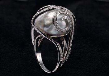 A RING, brilliant cut diamonds c. 1.10 ct. Baroque south sea pearl c. 17 x 19 mm. Weight 13 g.
