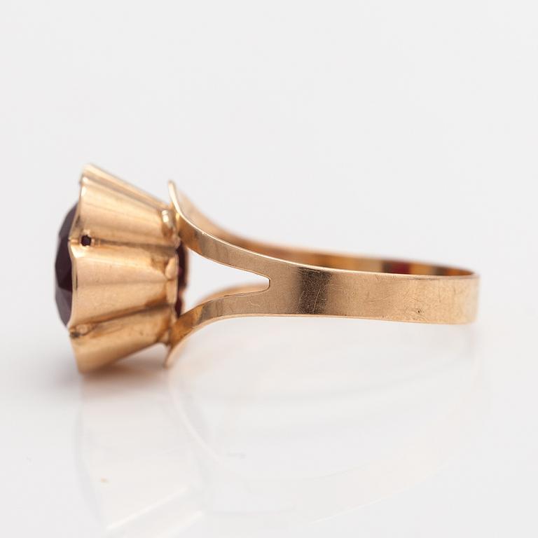 A 14K gold ring with a synthetic ruby. Kultamylly, Turku 1974.