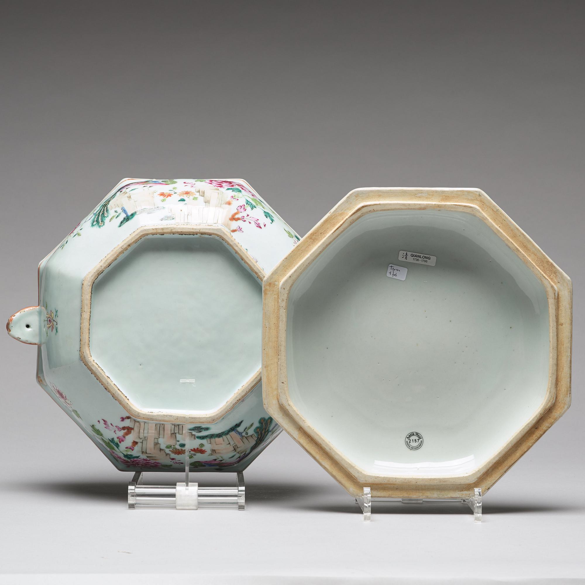 TERRIN med LOCK och FAT, kompaniporslin. Qingdynastin, Qianlong (1736-95).