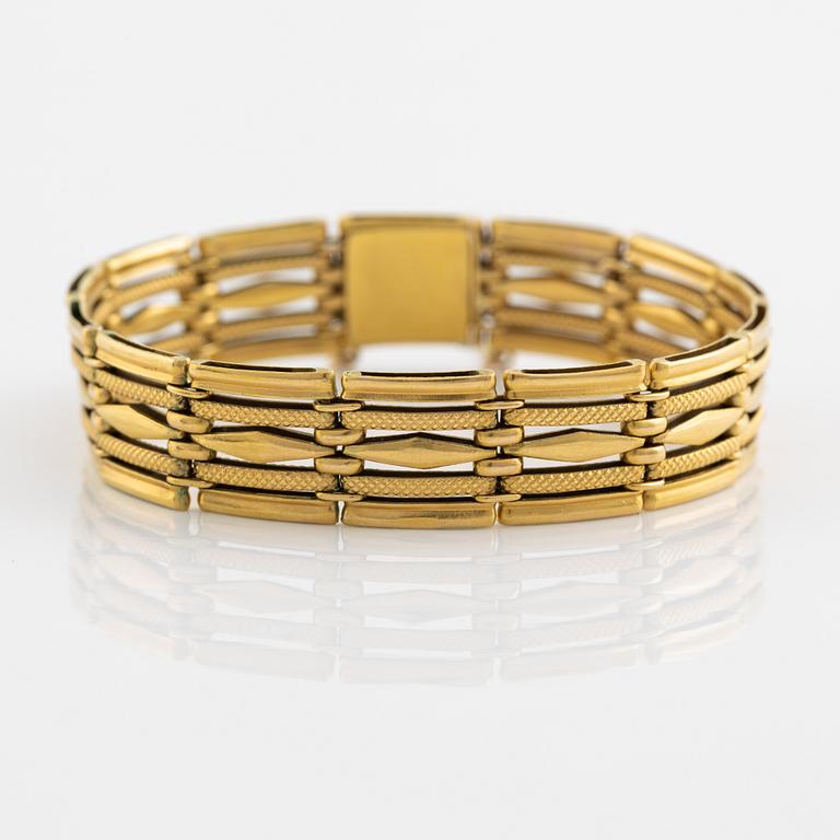 14K gold bracelet.