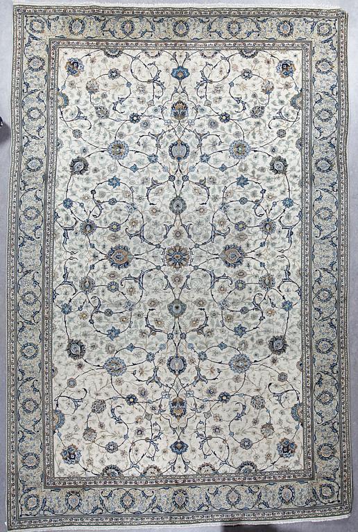 MATTA, old Keshan, ca 440x290 cm.