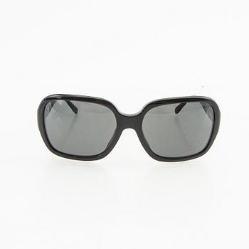 Chanel, solglasögon med fodral.
