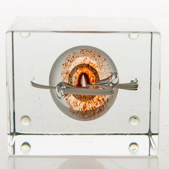 OIVA TOIKKA, An annual glass cube, signed Oiva Toikka Nuutajärvi 1985, numbered 527/2000.