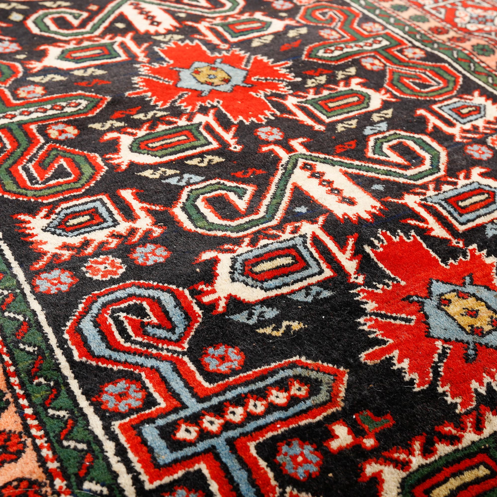 MATTA, sannolikt  Shirvan, Perpedil. Ca 170x106 cm.