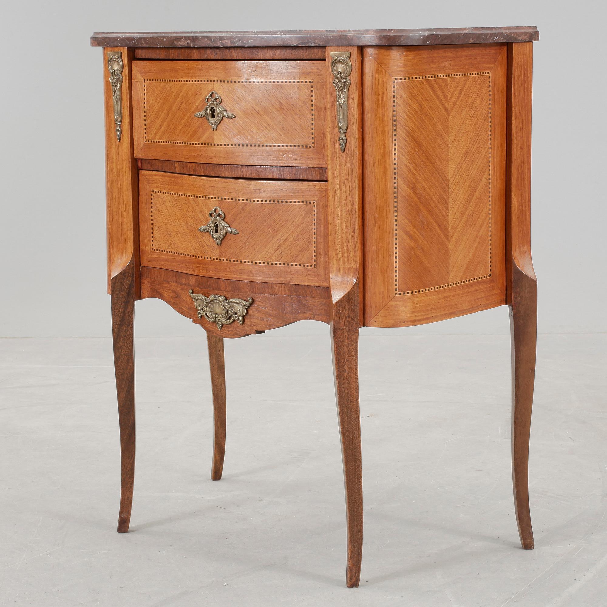 BYRÅ, Louis XVI stil, 1900-talets första hälft.