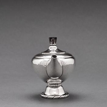 Georg Jensen, a 4 pieces coffee and tea service, Copenhagen 1915-19, 830/1000 silver. Design nr 88.