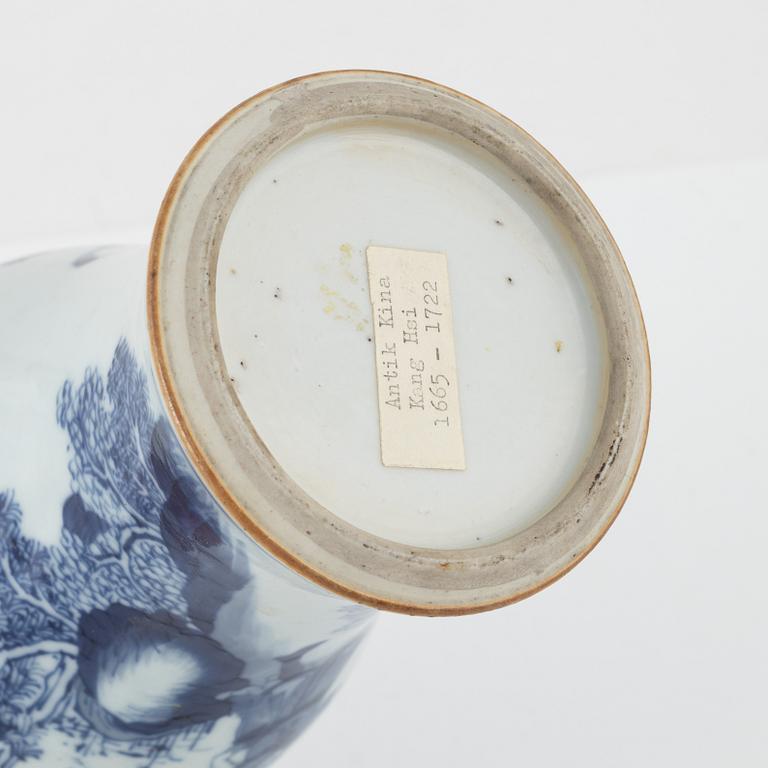 A blue and white vase, Qing dynasty, early 18th Century.