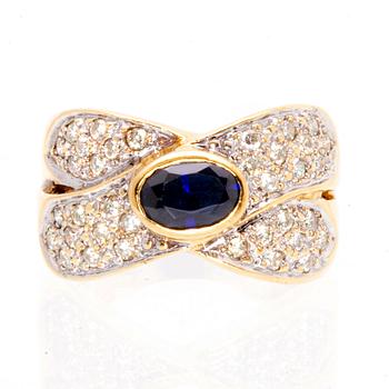 Ring 18K gold 1 sapphire apprx 7 x 4 mm and brilliant-cut diamonds approx 0,40 ct in total.