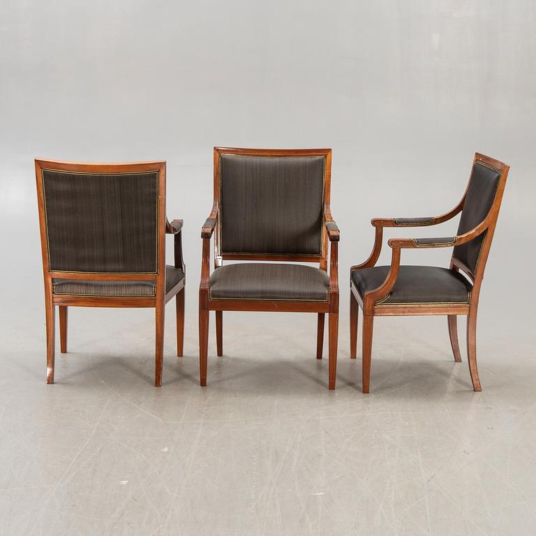 Karmstolar, 3 st  Gustaviansk stil, 1900-talets första hälft.