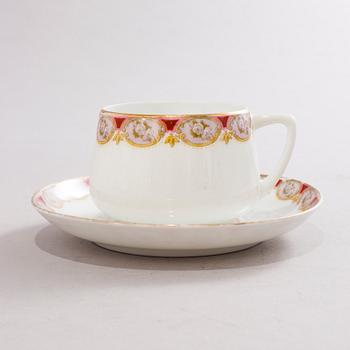 A set of 8 Kuznetsov porcelain cups with saucers, Russia 1891-1917s.