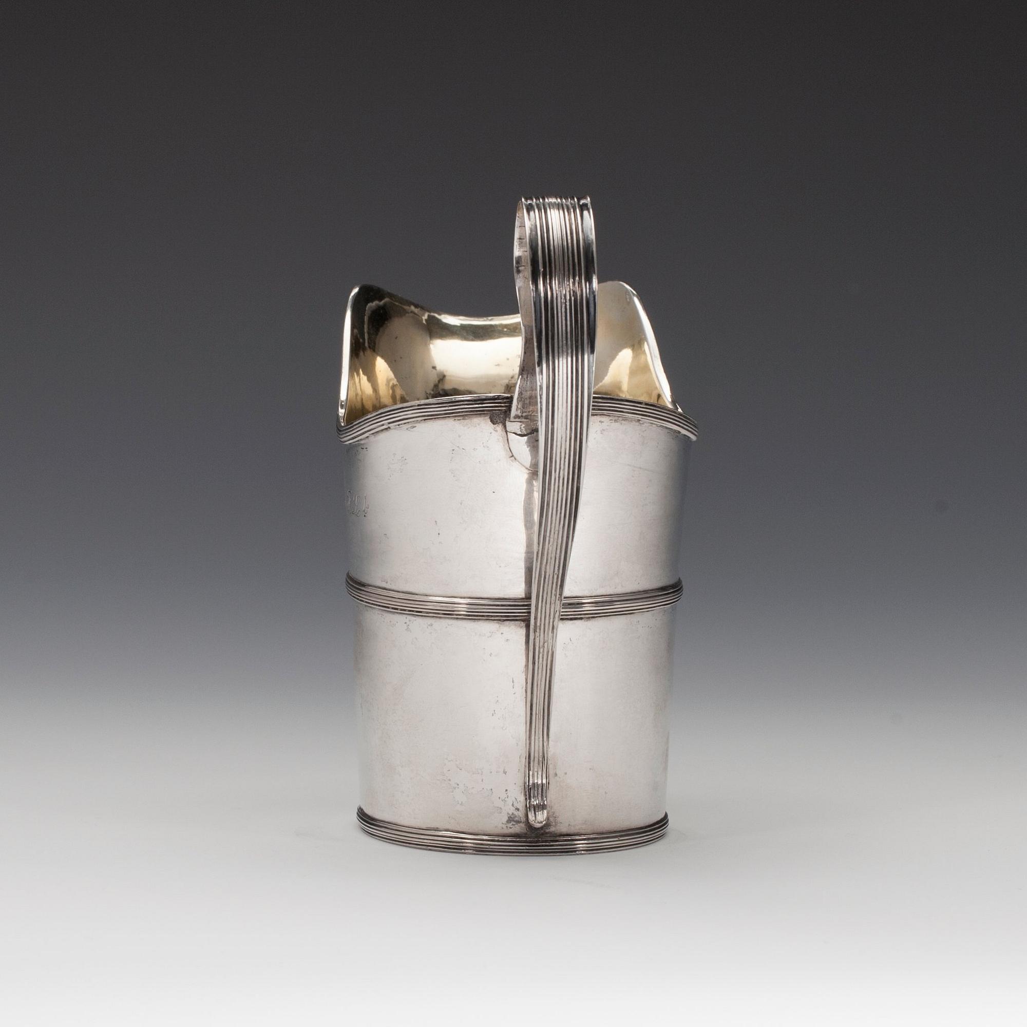 GRÄDDKANNA, silver. Nils Linneus Stockholm 1810. Invändigt förgylld. Höjd 13 cm. Vikt 185 g.