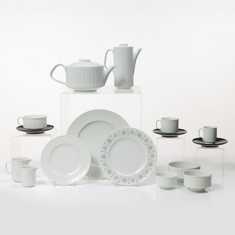 Tapio Wirkkala, A dinner service, 81 pieces, porcelain, “Variation”, Rosenthal Studio-line, designed in 1962.