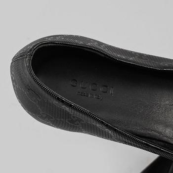 SKOR, Gucci.