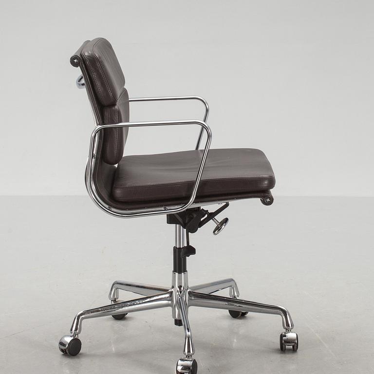 SKRIVBORDSSTOL, "Softpad/EA 217", Charles & Ray Eames, Vitra, märkt.