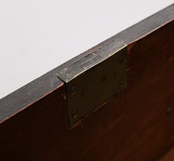 KLÄDSKÅP, England, 1900-talets första hälft.