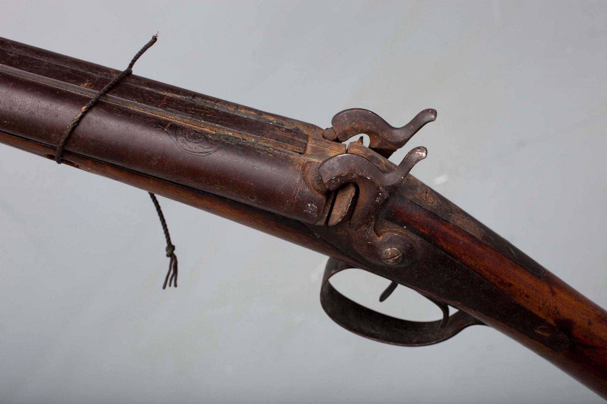 HAULIKKO JA PANOSVÖITÄ 2 KPL, 1800-luvulta ja 1900-luvulta.