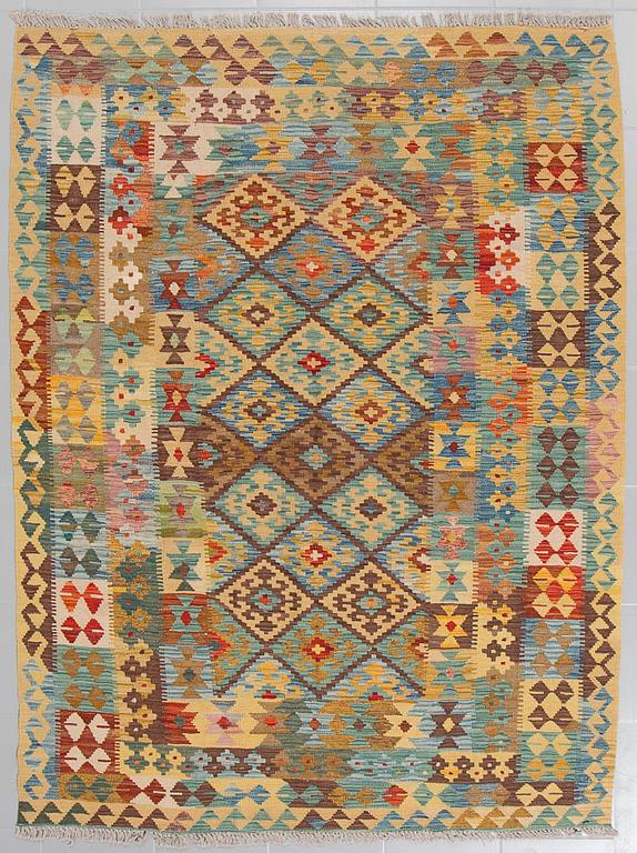 A kelim rug, 205 x 154 cm.