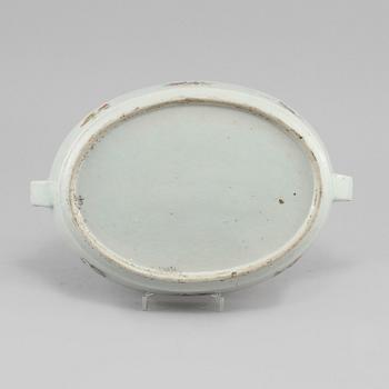 VÄRMEFAT, porslin, Kina, 1800-tal.