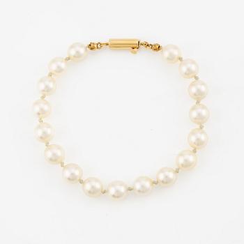 Bracelet, with cultured pearls, 18K gold clasp.