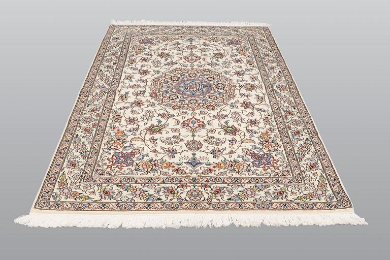 Matto, Nain part silk s.k 9LAA, ca 225 x 135 cm.