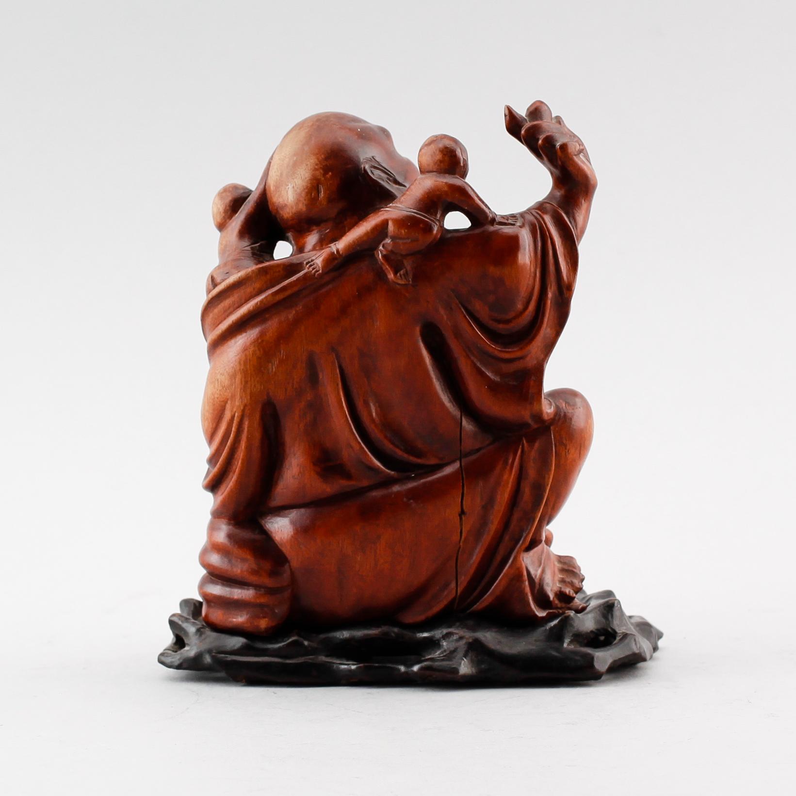 SKULPTUR, skuret trä, Kina, 1900-talets mitt.