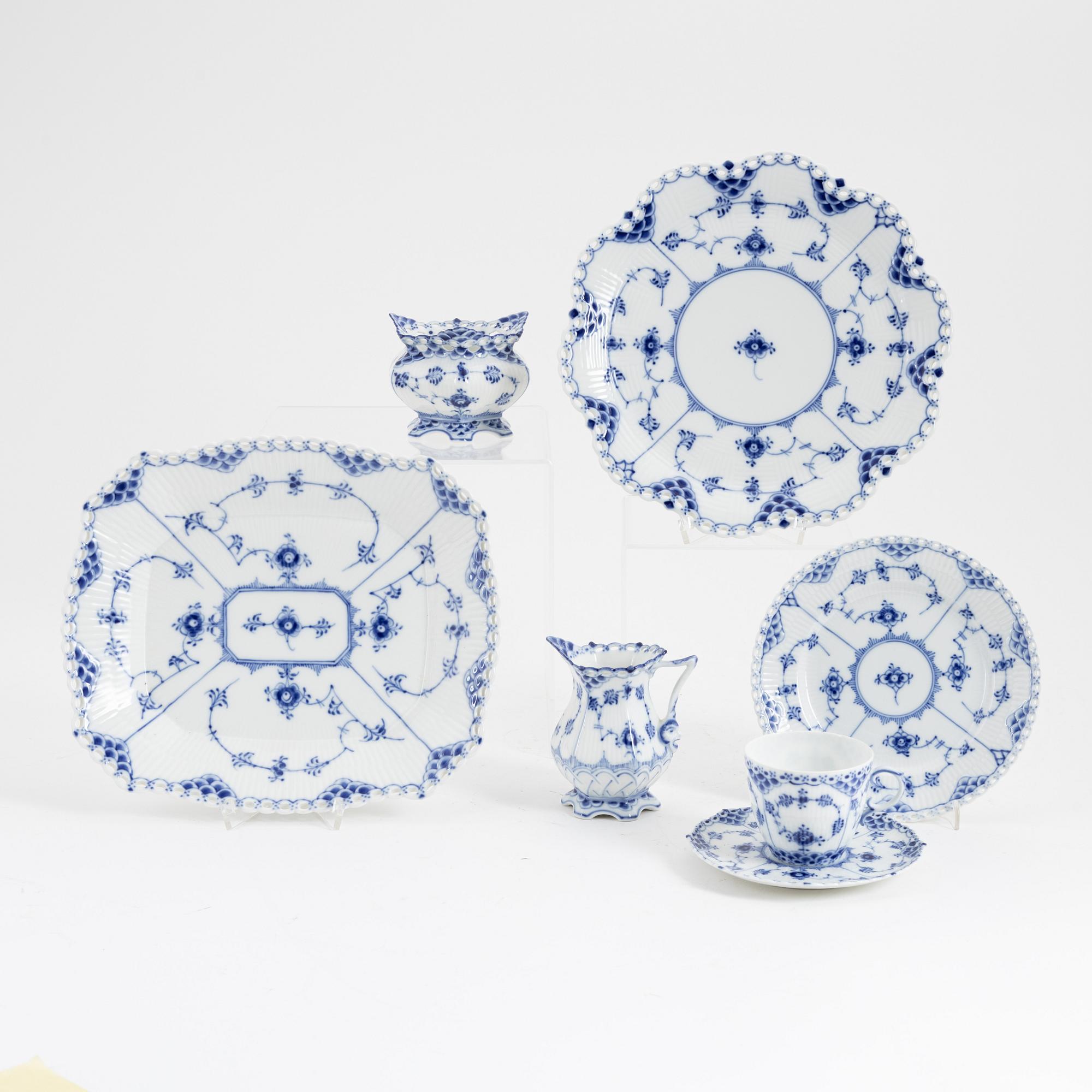 A 28-piece 'Musselmalet' porcelain coffee service, Royal Copenhagen, Denmark.